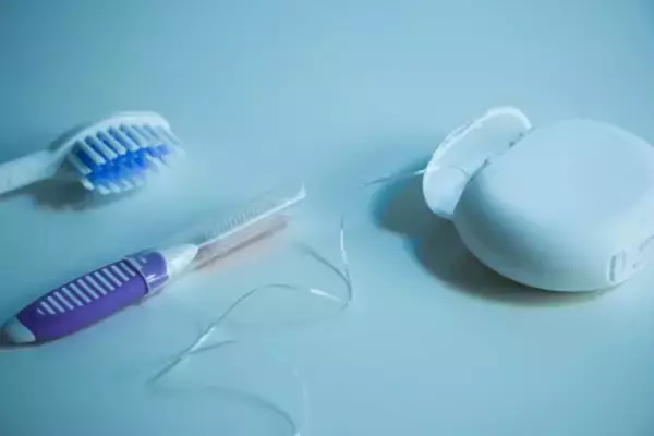 「「歯磨きで虫歯は防げない」歯科医が断言。毎日の歯磨きを台無しにする“食習慣の落とし穴”」の画像