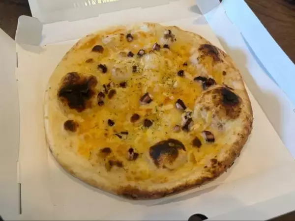 「「買えば買うほどお得!?」ロピアの“おトクすぎる巨大ピザ”。直径30cmサイズが“1枚約444円”の衝撃コスパ」の画像