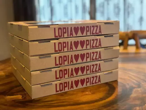 「「買えば買うほどお得!?」ロピアの“おトクすぎる巨大ピザ”。直径30cmサイズが“1枚約444円”の衝撃コスパ」の画像