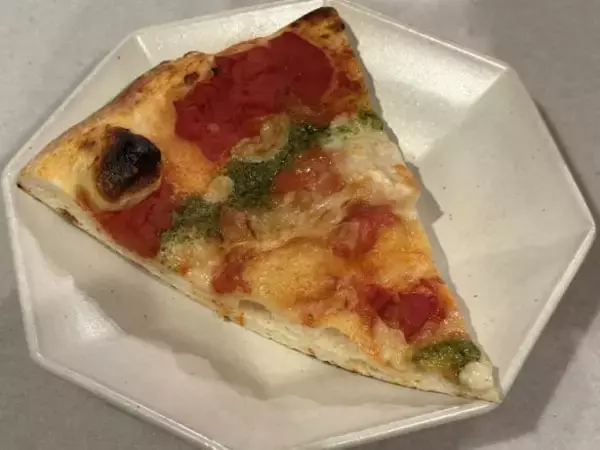 「「買えば買うほどお得!?」ロピアの“おトクすぎる巨大ピザ”。直径30cmサイズが“1枚約444円”の衝撃コスパ」の画像