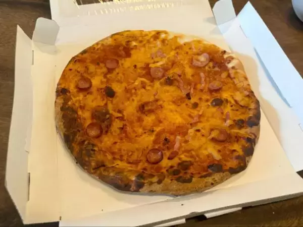 「「買えば買うほどお得!?」ロピアの“おトクすぎる巨大ピザ”。直径30cmサイズが“1枚約444円”の衝撃コスパ」の画像