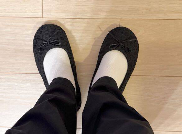 卒業・入学式に必須の「親のスリッパや黒バッグ」全部3COINSで揃った！ 550円と思えない優秀さ