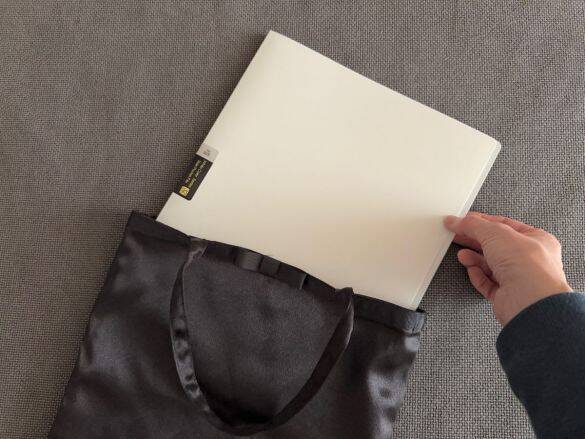 卒業・入学式に必須の「親のスリッパや黒バッグ」全部3COINSで揃った！ 550円と思えない優秀さ