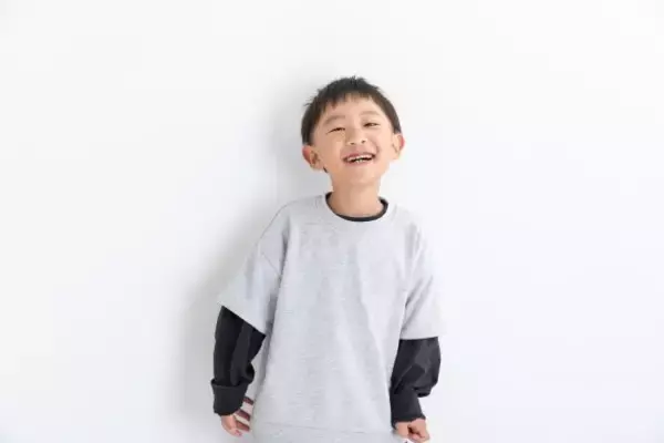 「バスで場所を占領する迷惑客が…“5歳児の一言”で態度を一変！「みるみる赤くなった」理由とは」の画像
