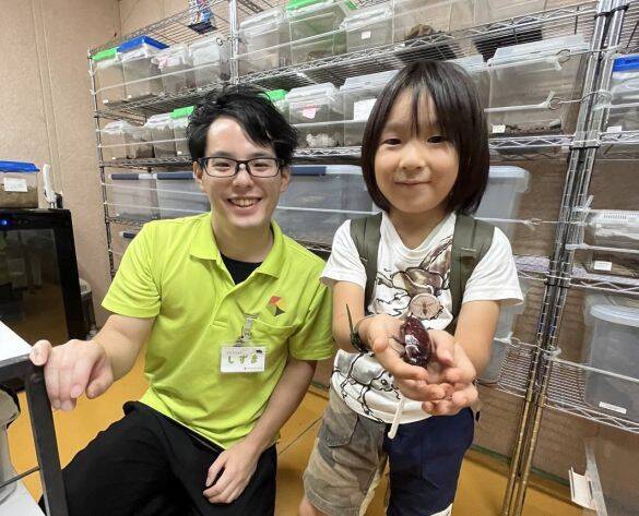 「虫を殺したくない」虫好きの8歳男子が発明した“コバエホイホイ”がスゴい！本人とママに話を聞くと