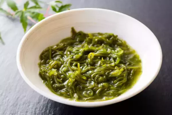 「混ぜてかけるだけ！“豆腐とめかぶの冷やし茶漬け”が驚きの美味しさ。夏疲れにも腸活にもピッタリ」の画像