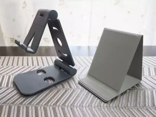 無印vsダイソー「スマホスタンド」を使い比べた結果。値段は“8倍”だけど、使い心地は