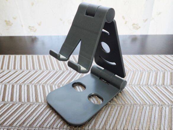 無印vsダイソー「スマホスタンド」を使い比べた結果。値段は“8倍”だけど、使い心地は