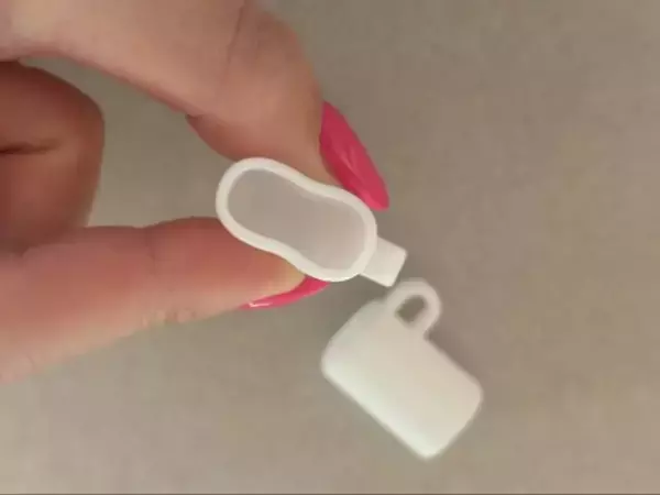 「「リップどこ行った？問題」セリアの“アイテム”で一発解決！110円でバッグを漁る日々から卒業できちゃった」の画像