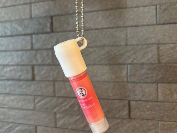 「リップどこ行った？問題」セリアの“アイテム”で一発解決！110円でバッグを漁る日々から卒業できちゃった