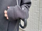 「100均セリアの「傘ハンドルホルダー」が超便利！腕に引っ掛ければ雨の日でも両手が自由に」の画像5