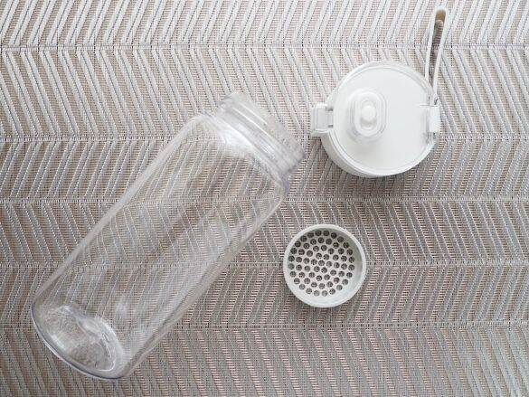 無印良品「990円クリアボトル」が“買い”だった！容器内ででいつのまにか水出し茶やコーヒーができるスグレモノ｜無印良品週間に買いたいもの