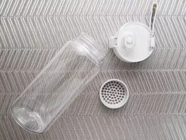 「無印良品「990円クリアボトル」が“買い”だった！容器内ででいつのまにか水出し茶やコーヒーができるスグレモノ｜無印良品週間に買いたいもの」の画像