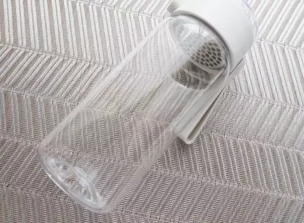 「無印良品「990円クリアボトル」が“買い”だった！容器内ででいつのまにか水出し茶やコーヒーができるスグレモノ｜無印良品週間に買いたいもの」の画像