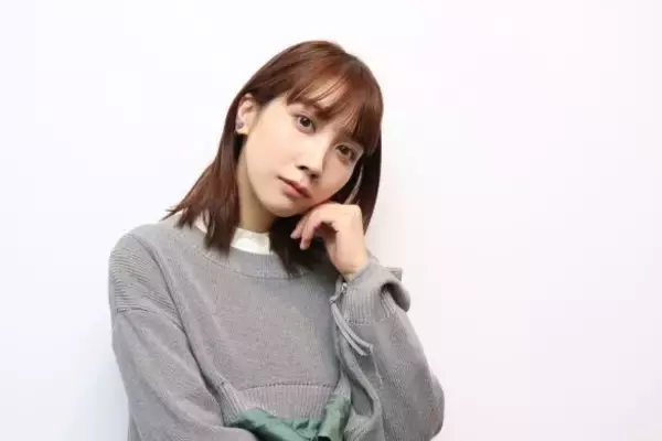 「「最初の頃はどうしても…」芸能活動10周年を迎えた29歳女優が感じる“自身の変化”とは」の画像