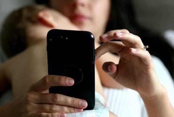 女友達と電話、保育園のお迎え時間に。切ろうとしたら嫌味を言われてモヤッ／子育て人気記事BEST