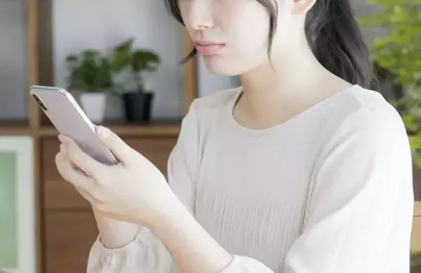 「女友達と電話、保育園のお迎え時間に。切ろうとしたら嫌味を言われてモヤッ／子育て人気記事BEST」の画像