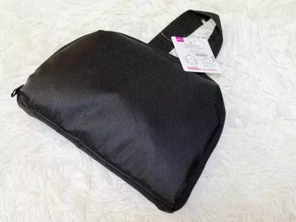 外出先で荷物が増えて両手がふさがる問題→ダイソー「折りたたみリュック」で解決！容量もばっちり