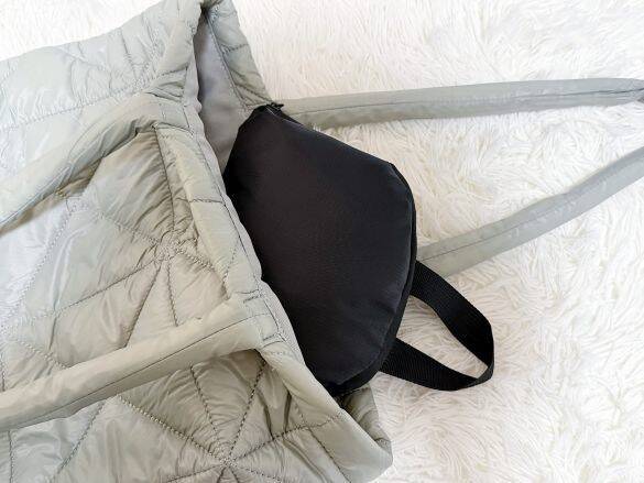 外出先で荷物が増えて両手がふさがる問題→ダイソー「折りたたみリュック」で解決！容量もばっちり
