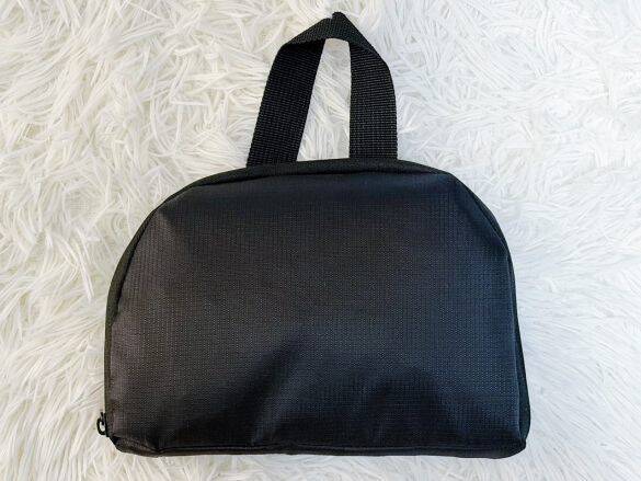 外出先で荷物が増えて両手がふさがる問題→ダイソー「折りたたみリュック」で解決！容量もばっちり