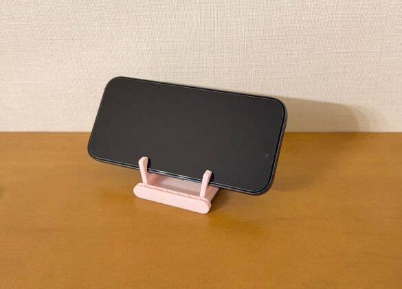 「ただの鏡じゃないの？」110円でスマホも立てられる“一石二鳥ミラー”が、ダイソーの隠れ名品だった