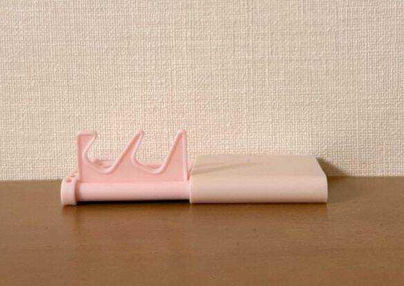 「ただの鏡じゃないの？」110円でスマホも立てられる“一石二鳥ミラー”が、ダイソーの隠れ名品だった