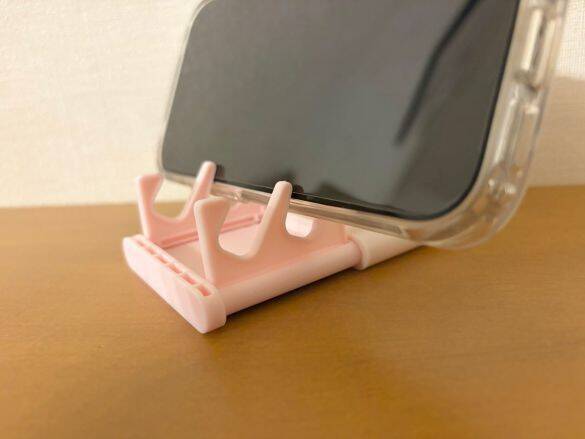 「ただの鏡じゃないの？」110円でスマホも立てられる“一石二鳥ミラー”が、ダイソーの隠れ名品だった