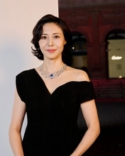 いつまでも美しい松嶋菜々子53歳。上品な “盛らない菜々子メイク”6つのポイントを、美容ライターが解説します