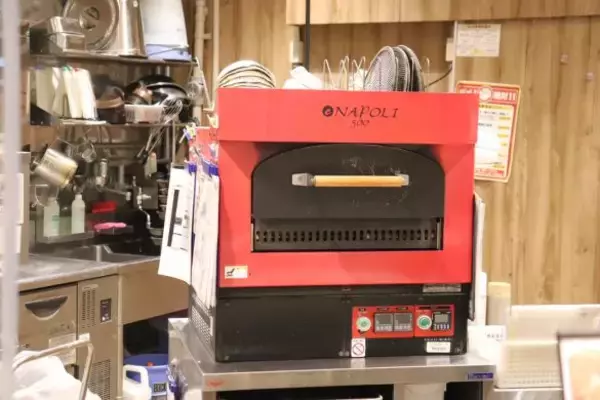 「「トレンドに合わせて進化」年間200万個売れる食パンの裏側。大手スーパー内のパン屋は“専門店顔負け”だった」の画像