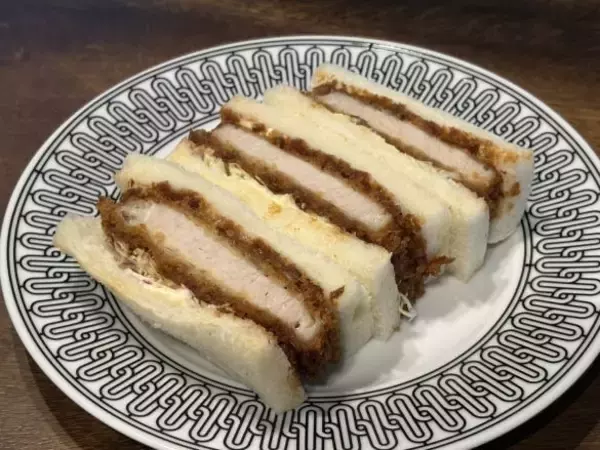 「「トレンドに合わせて進化」年間200万個売れる食パンの裏側。大手スーパー内のパン屋は“専門店顔負け”だった」の画像