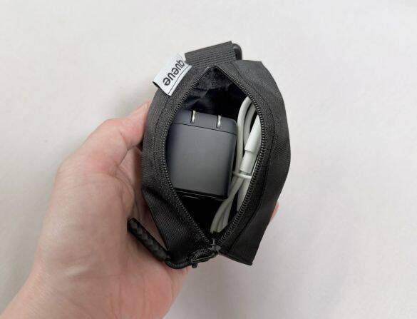 バッグに“付けるだけ”で収納が爆誕！ セリアの110円「外付けミニポーチ」が大豊作。メッシュから超スリムまで、注目の4選