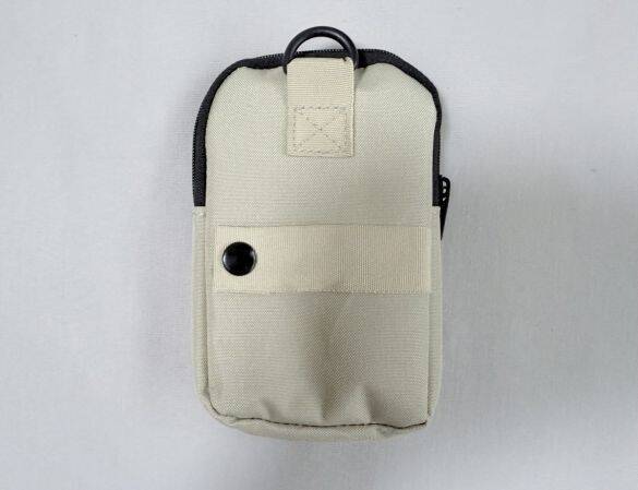 バッグに“付けるだけ”で収納が爆誕！ セリアの110円「外付けミニポーチ」が大豊作。メッシュから超スリムまで、注目の4選