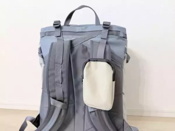「バッグに“付けるだけ”で収納が爆誕！ セリアの110円「外付けミニポーチ」が大豊作。メッシュから超スリムまで、注目の4選」の画像
