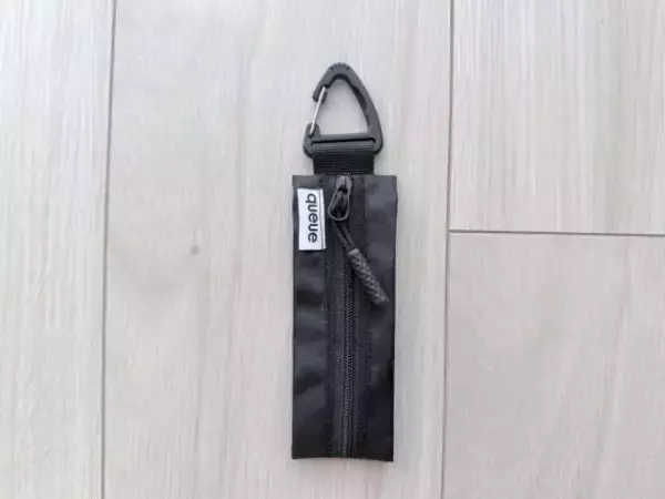 「バッグに“付けるだけ”で収納が爆誕！ セリアの110円「外付けミニポーチ」が大豊作。メッシュから超スリムまで、注目の4選」の画像