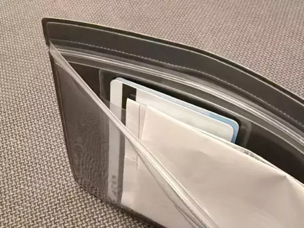 「手帳やスマホ「ここにポケットがあれば…」を秒で解決！ 無印の“ポケットシール”多用途すぎてリピ買い必至｜無印良品週間に買いたいもの」の画像