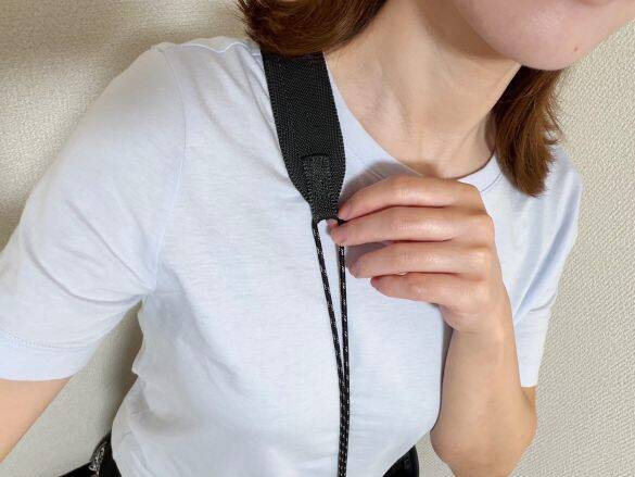 “ちょっとそこまで”バッグの正解を発見！ファミマのサコッシュはポケット多数で必要な物が即取り出せる
