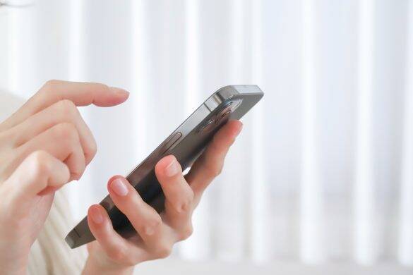 “外面の良い義母”にいじめられていた34歳女性。ある日「笑っちゃう誤爆LINE」で状況が一変！