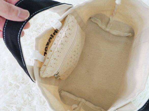 バッグの中でカギやリップが迷子になる人へ！ダイソーの「後付けポケット」が天才すぎる
