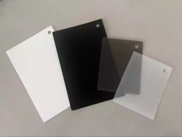 「1枚あたり約27円！ダイソー「使い分けまな板シート」が優秀すぎる。調理中のプチストレスを解決」の画像