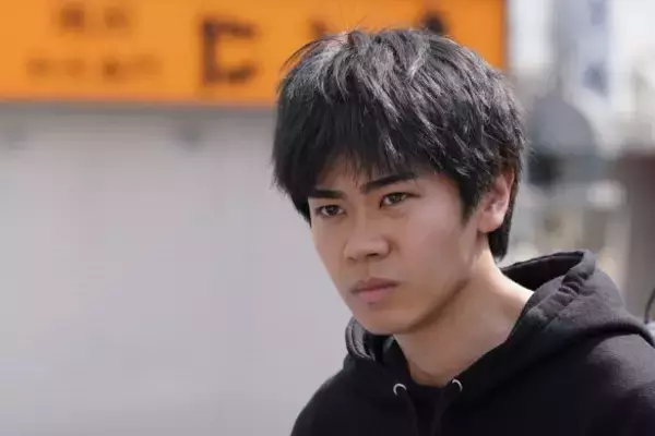 「全身に入れ墨びっしり…美しき35歳俳優が、ネトフリで“狂気の変貌”。「オス感足りない」は誤解だった」の画像