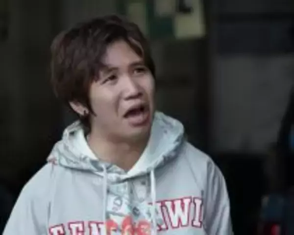 「全身に入れ墨びっしり…美しき35歳俳優が、ネトフリで“狂気の変貌”。「オス感足りない」は誤解だった」の画像