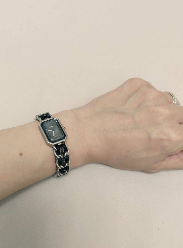 「かっこいい」「これだったら入れてみたい」双子ママの“手首のタトゥー”に驚き！実用的すぎるその内容は