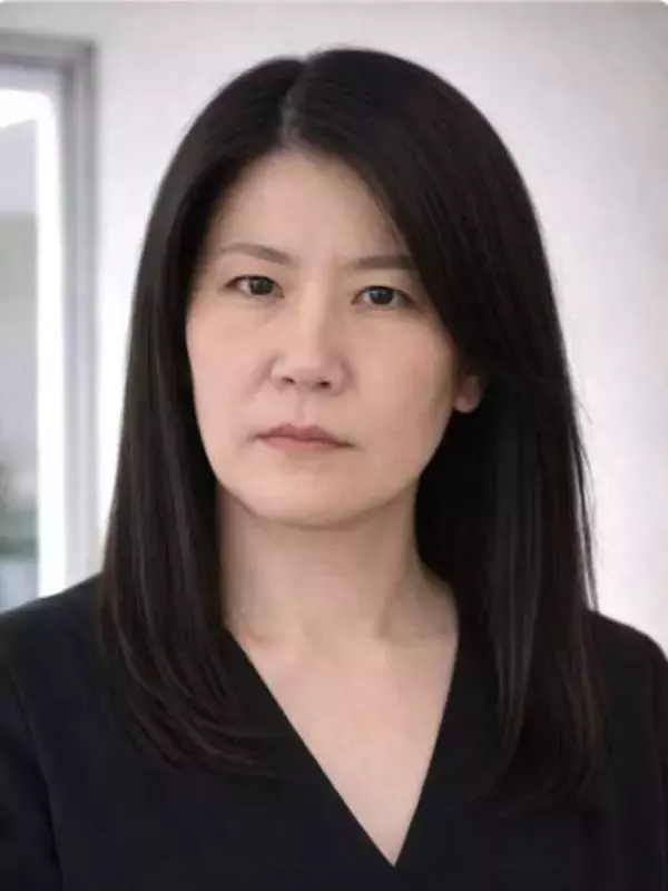 40代 “なんか不機嫌そうなオバ見え顔”を、“優しいおねえさん顔”に補正するテクニック