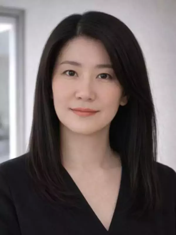 「40代 “なんか不機嫌そうなオバ見え顔”を、“優しいおねえさん顔”に補正するテクニック」の画像