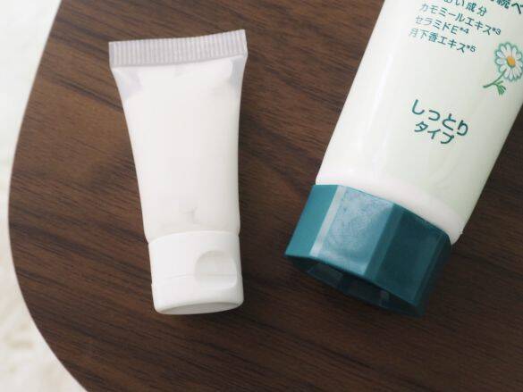 バッグの中でハンドクリームが意外とかさばる問題→“4個入り”の100均アイテムで賢く解決！1