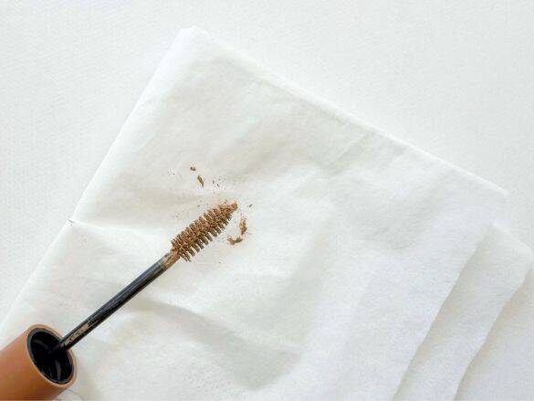 最近増えてる「眉毛がなんか変な人」の特徴。意外と知らない“眉メイクの落とし穴”＜2025年最新版＞