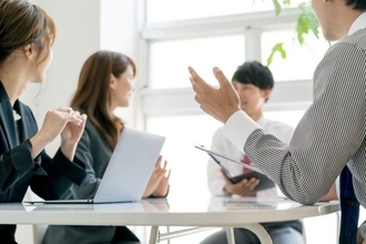 会社で「おばあちゃんに似てる」と言われショック！ 開き直って“おばあキャラ”で行動したら…まさかの奇跡が起きた