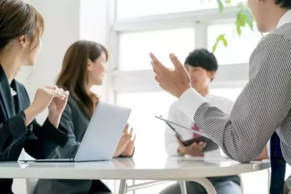 会社で「おばあちゃんに似てる」と言われショック！ 開き直って“おばあキャラ”で行動したら…まさかの奇跡が起きた