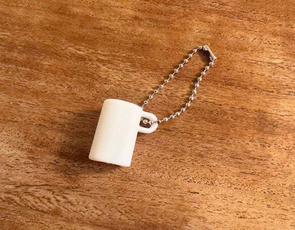 もう「リップどこに消えた？」と慌てない！ セリアの“50円ホルダー”でバッグの定位置に