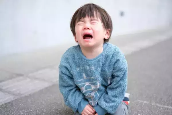 「5歳の息子がご近所さんの車にキズを…→謝罪に行ったら“まさかの対応”「旦那の階級を言え！」って何事!?」の画像